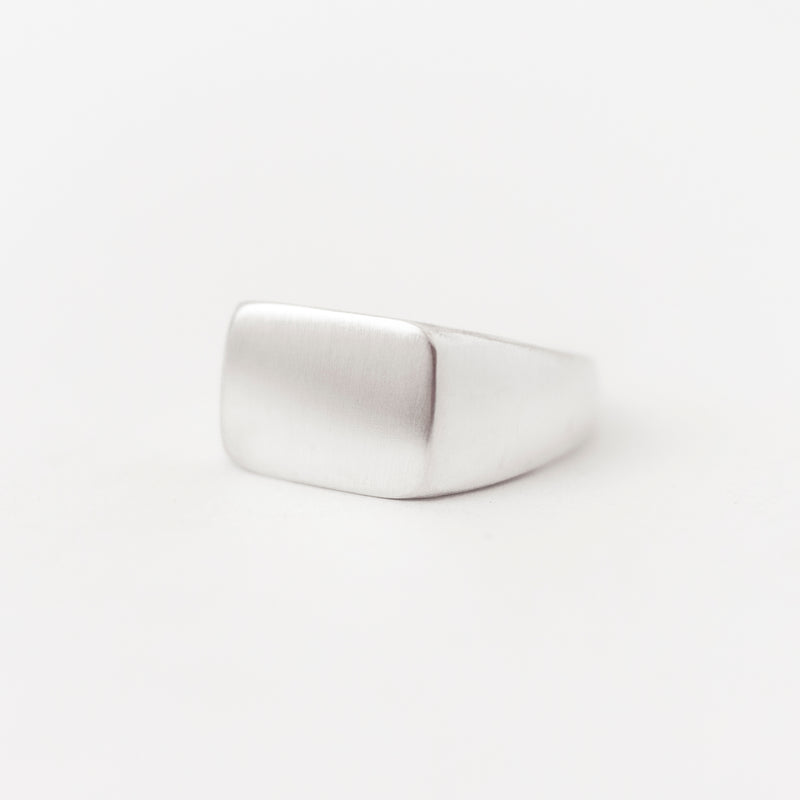 Ellipse Signet White Gold