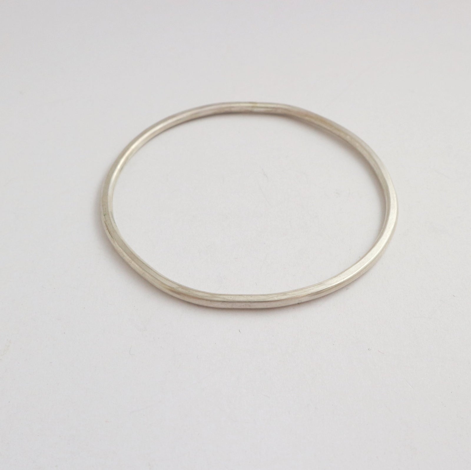 【L'Appartement】 で購入した bangle Uneven bangle silver – Argent Silversmith