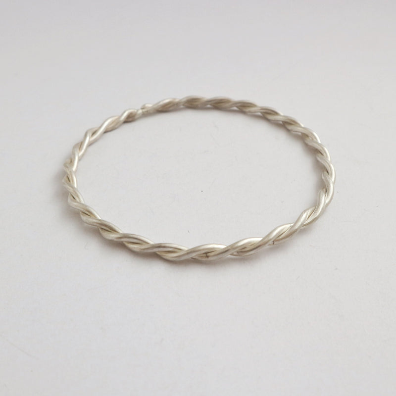 Twisted wire bangle silver