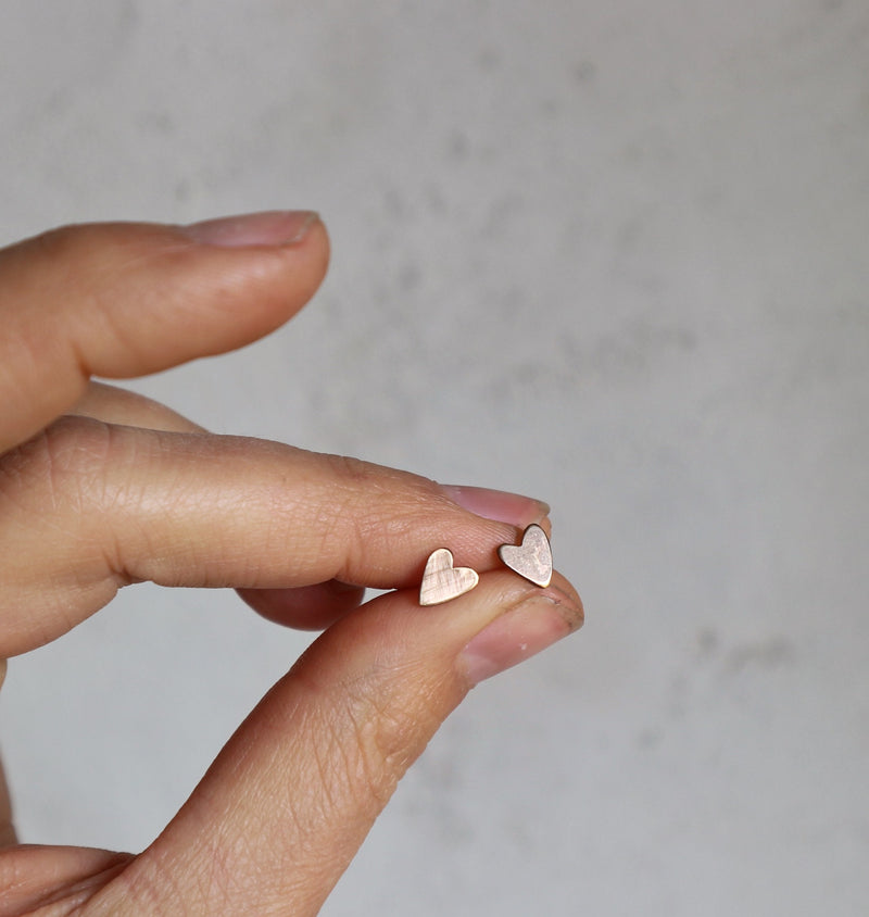 Loveheart studs gold - ready to ship