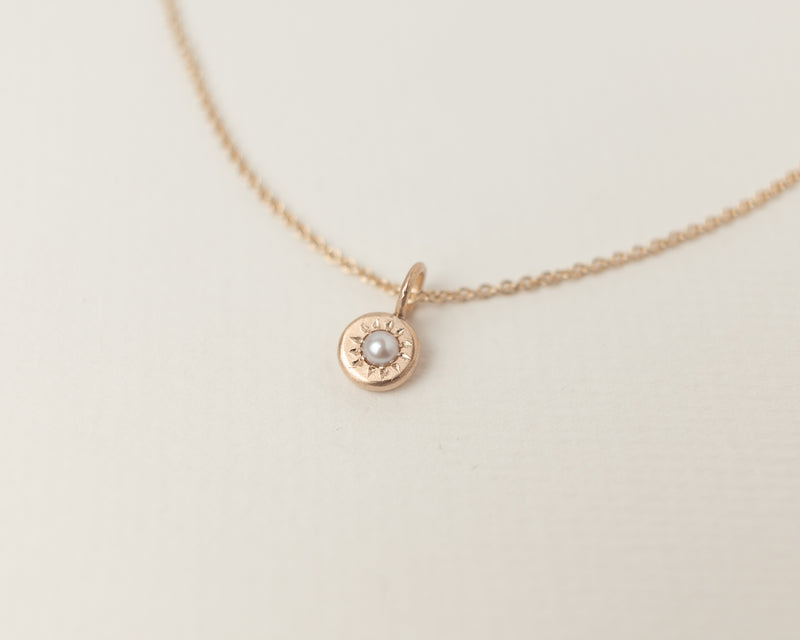 Mini birthstone necklace gold
