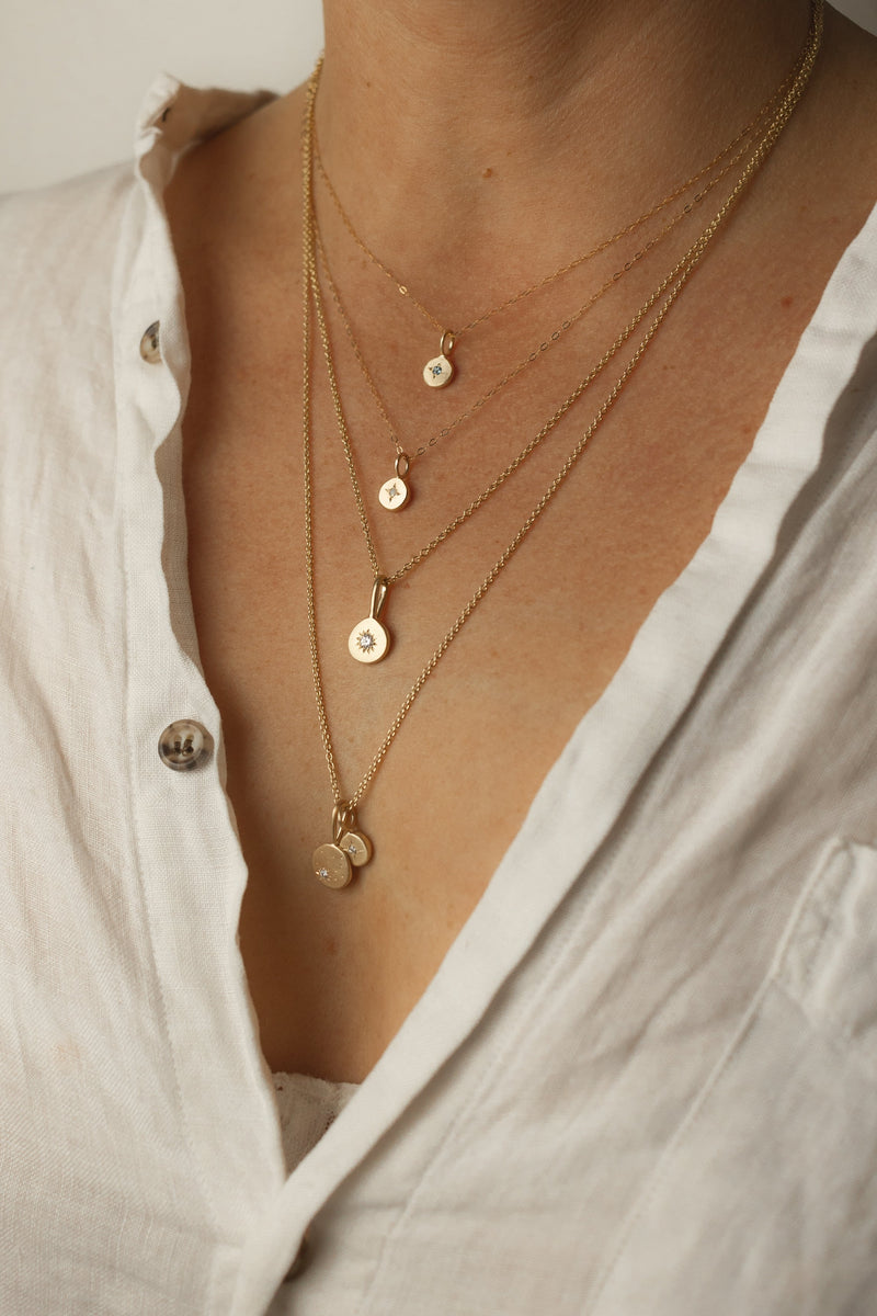 Mini garnet necklace gold