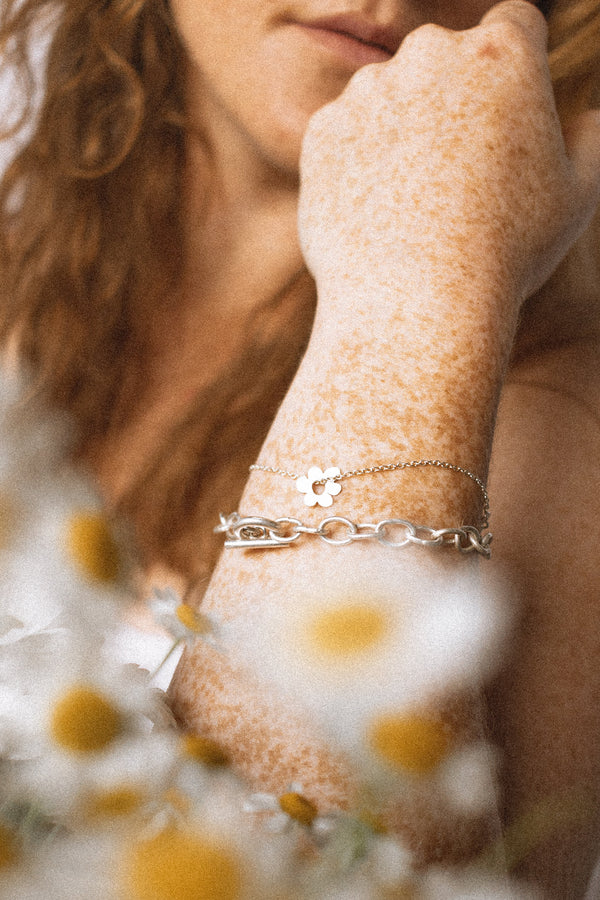 Holy daisy bracelet silver