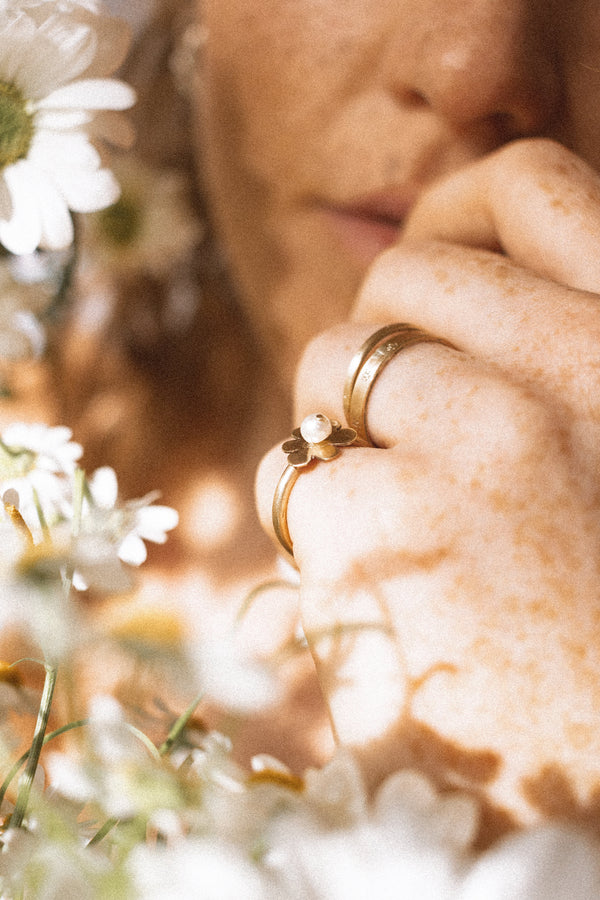 Daisy chain ring gold