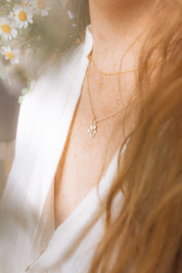 Marguerite pendant gold - ready to ship