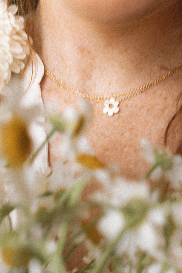Holy daisy necklace gold
