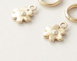 Daisy charms gold
