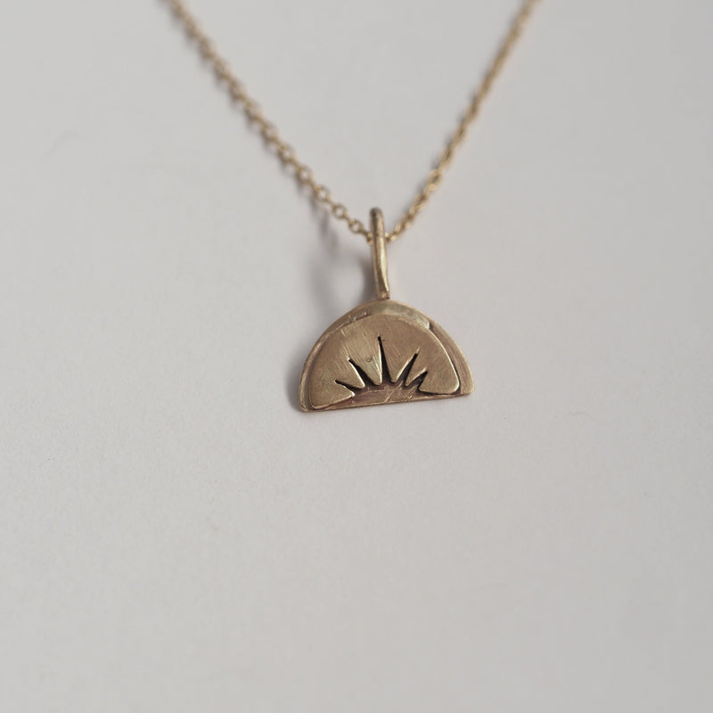 Sunrise necklace gold