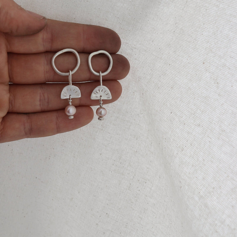 Sunrise pearl earrings silver