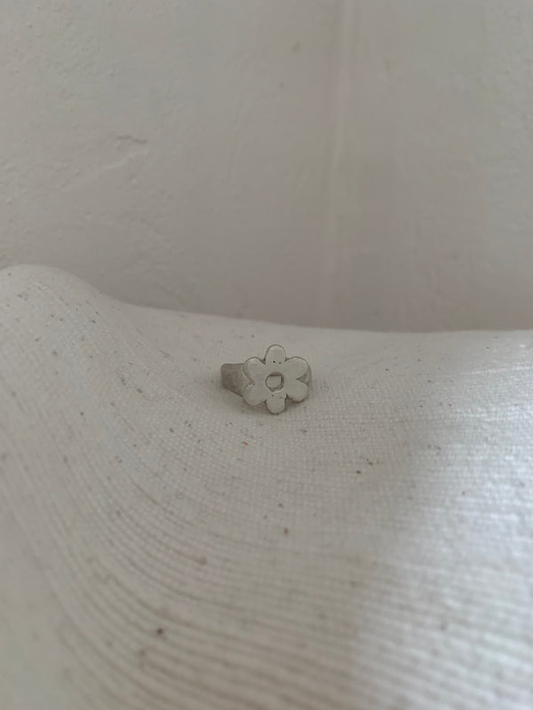 Daisy signet ring silver - ready to ship