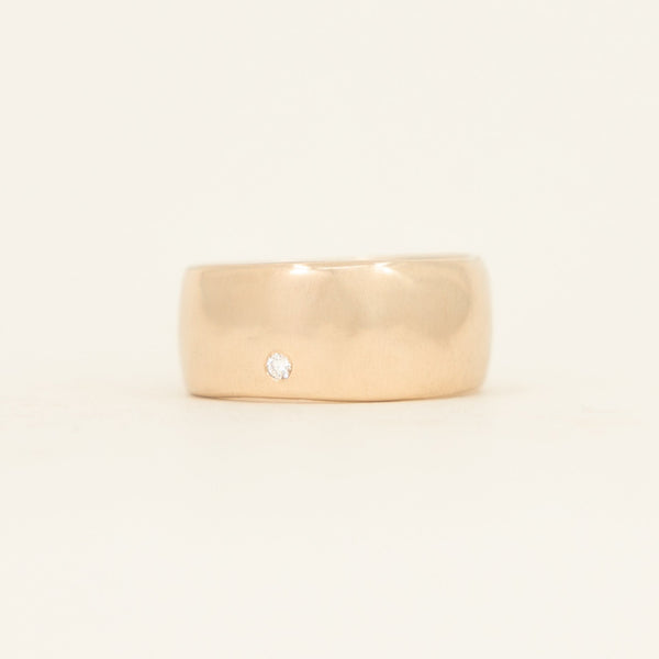 Extra Wide Band - yellow gold with single diamond