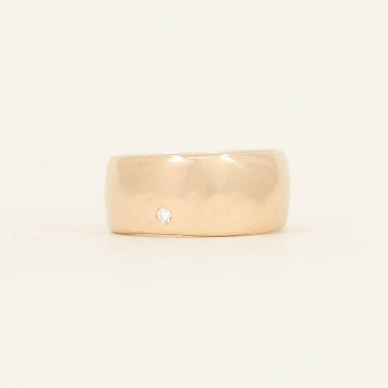 Extra Wide Band - yellow gold with single diamond