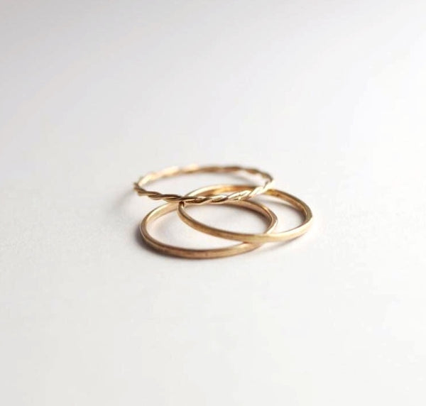 Fine stacking ring gold