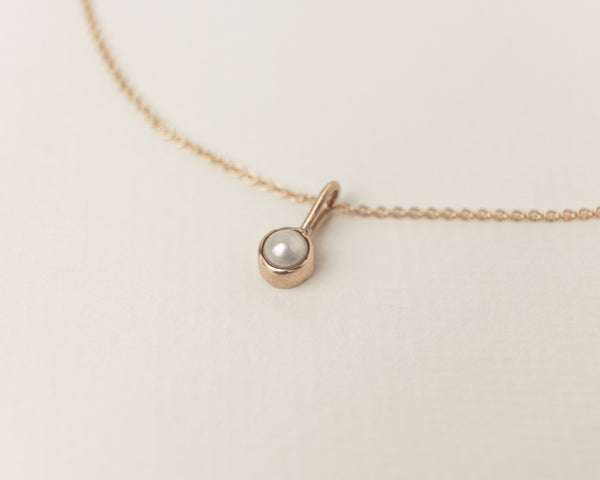 Pearl necklace gold